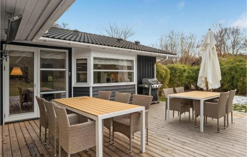 Hornbaek House | Cozy Home In Hornbæk With Kitchen