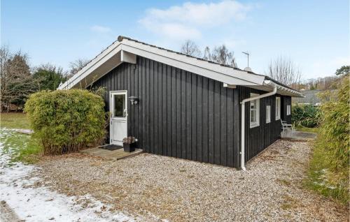 Hornbaek House | Cozy Home In Hornbæk With Kitchen
