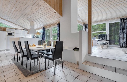 Bratten Strand House | Cozy home in Jerup with kitchen