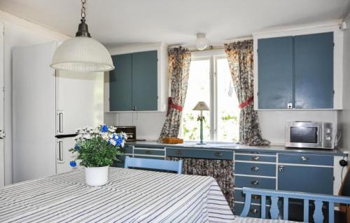 Kristinehamn House | Cozy Home In Kristinehamn With Wifi