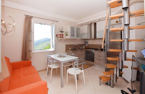 Magliolo House | Cozy home in Magliolo with sauna