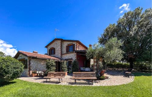 Melezzole House | Cozy Home In Melezzole With Wifi