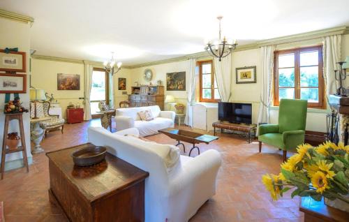 Melezzole House | Cozy Home In Melezzole With Wifi