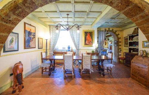Melezzole House | Cozy Home In Melezzole With Wifi