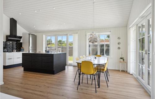 Hasmark Strand House | Cozy Home In Otterup With Wifi
