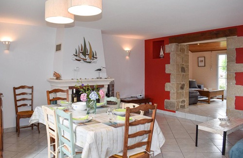 Pleubian House | Cozy home in Pleubian with WiFi