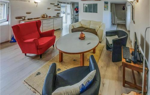 Lanveoc House | Cozy Home In Plouguerneau With Wifi