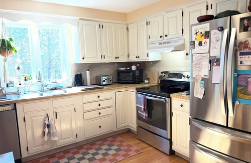 Portsmouth House | Cozy Home in Portsmouth Near Newport, Beaches