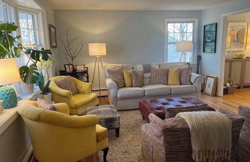Portsmouth House | Cozy Home in Portsmouth Near Newport, Beaches