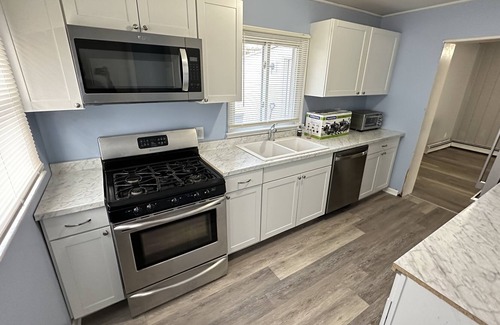 Newtonville House | Cozy Home in quiet area/Close to all/Albany DT