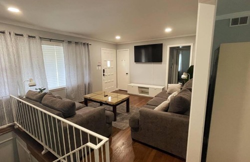 Overland Park House | Cozy home in quiet Overland Park neighborhood
