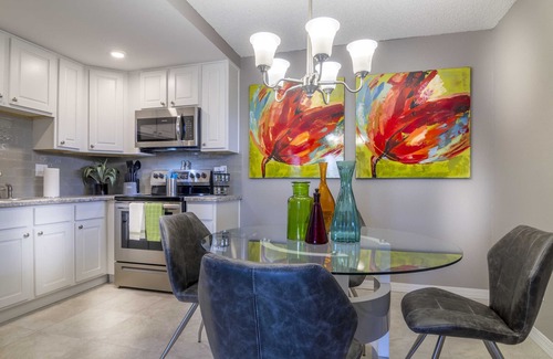 Colorado Springs House | Cozy home In The Heart Of Historic Old Colorado City! Cozy rates!