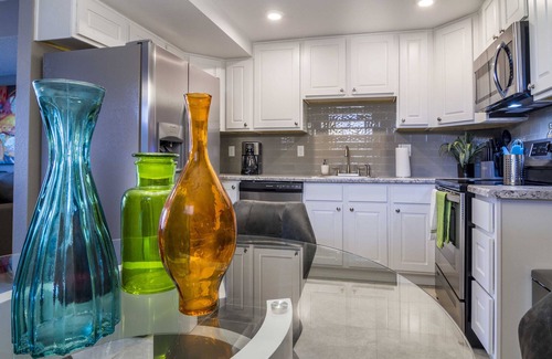 Colorado Springs House | Cozy home In The Heart Of Historic Old Colorado City! Cozy rates!