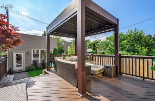 Palmer Square House | Cozy Home in the heart of Chicago W/Private Backyard & Games Room-Free parking.