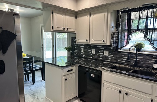 Edmond House | COZY Home in Trails South with coffee bar. Close to OKC/Guthrie, pets welcome!