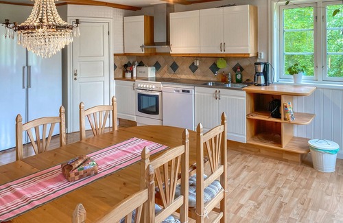 Tranas House | Cozy home in Tranås with kitchen