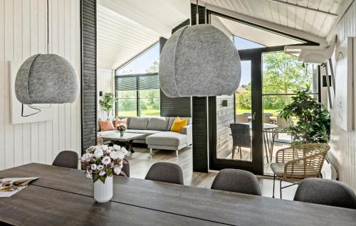 Marielyst House | Cozy Home In Væggerløse With Wifi