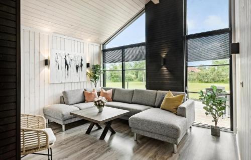 Marielyst House | Cozy Home In Væggerløse With Wifi