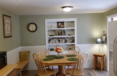 Castle Rock House | Cozy Home Jetted Tub, Fenced Yard, Greenhouse, 30-day min. 6wk & 12wk discounts