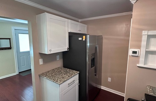 Greenville House | Cozy home located close to Louisville that features 2 separate living areas.