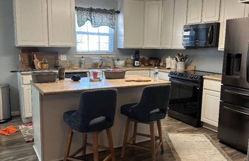 Shannon Hills House | Cozy Home- located within minutes of shopping and hospitals in Little Rock