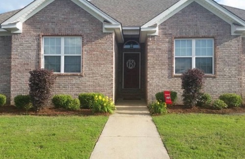 Shannon Hills House | Cozy Home- located within minutes of shopping and hospitals in Little Rock