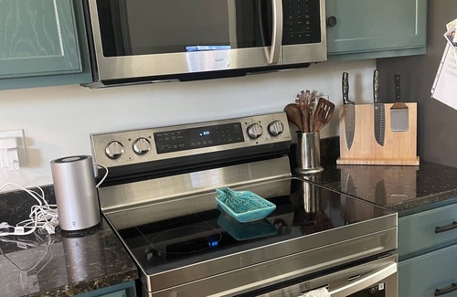 Cleveland House | Cozy Home minutes from Helen ! Enjoy Ping Pong and Shaved Ice