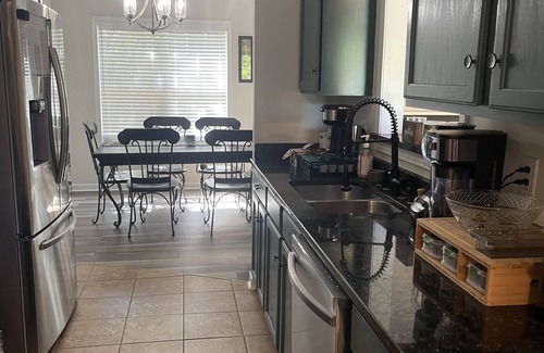 Cleveland House | Cozy Home minutes from Helen ! Enjoy Ping Pong and Shaved Ice
