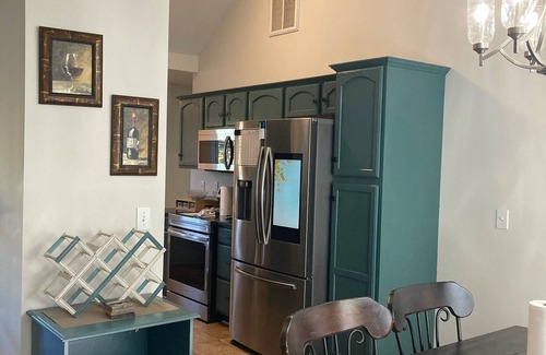 Cleveland House | Cozy Home minutes from Helen ! Enjoy Ping Pong and Shaved Ice