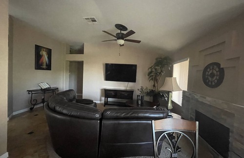 Foothills House | Cozy Home near by Lake Las Vegas, Lake Mead, valley of fire, Boulder City.
