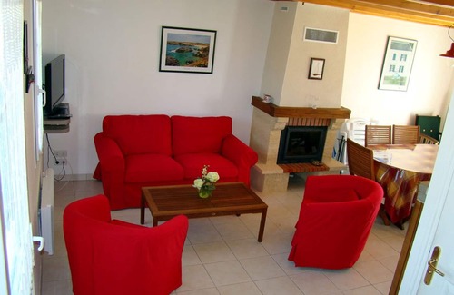 Bangor House | Cozy Home Near Donnant Beach, Calm Environment, Garden, 4 Beds