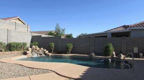 Alta Vista Estates House | Cozy home near freeways w pool BBQ