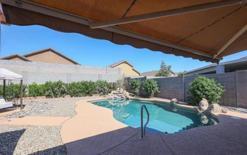 Alta Vista Estates House | Cozy home near freeways w pool BBQ