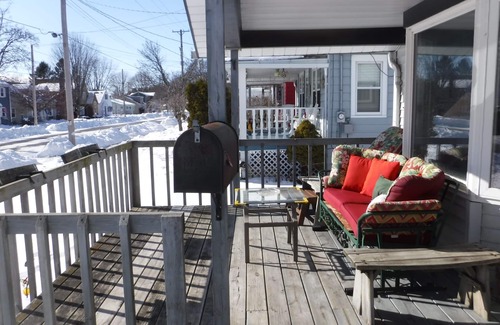 Two Rivers House | Cozy home near Lake Michigan. Easy drive to Green Bay, Door County & Sheboygan.