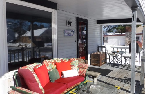 Two Rivers House | Cozy home near Lake Michigan. Easy drive to Green Bay, Door County & Sheboygan.