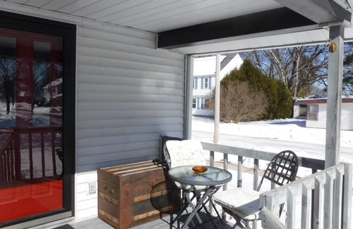 Two Rivers House | Cozy home near Lake Michigan. Easy drive to Green Bay, Door County & Sheboygan.