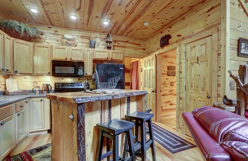 Blue Ridge Cabin | Cozy home near river with hot tub, outdoor fireplace, firepit, secluded location