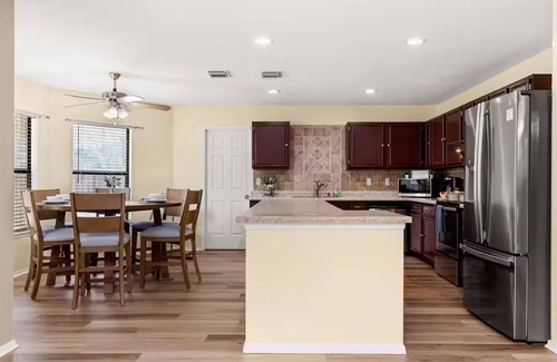 Parkwood House | Cozy Home Near Six Flags/Medical/Seaworld