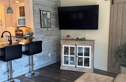 Seymour House | Cozy Home Near The Great Smoky Mtns. Excellent Location