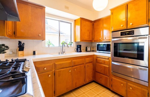 Bonita House | Cozy Home! Plenty of Parking. Back yard.