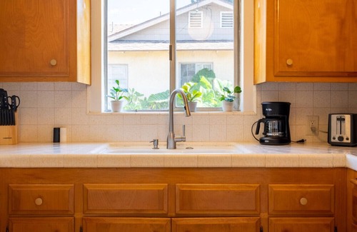 Bonita House | Cozy Home! Plenty of Parking. Back yard.