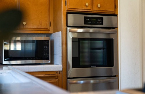 Bonita House | Cozy Home! Plenty of Parking. Back yard.