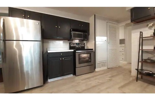 Overland Park House | Cozy home, Quiet, Safe, WI-FI, Pet Friendly
