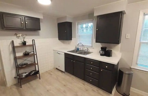 Overland Park House | Cozy home, Quiet, Safe, WI-FI, Pet Friendly