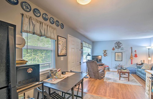 Quinque House | Cozy Home w/ Deck 9 Mi to Shenandoah National Park