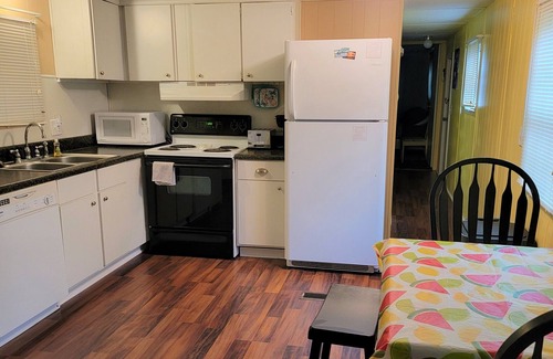 White Lake House | Cozy home w/ easy walk to lake