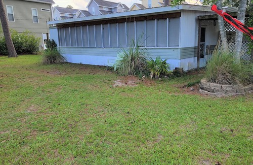 White Lake House | Cozy home w/ easy walk to lake