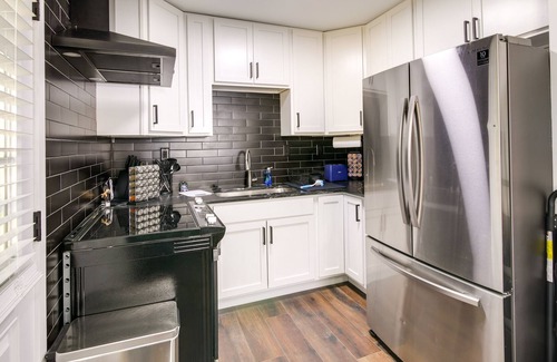 Memphis House | Cozy Home w/ Fire Pit Near Memphis Zoo & Stadium