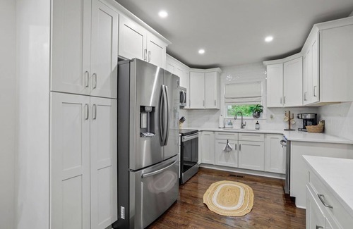 Marietta House | Cozy Home w/Private Deck + Smart TVs, DT Marietta & ATL