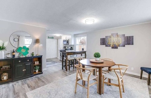 South Bend House | Cozy Home w/Sonos + 9 Min Walk to Notre Dame